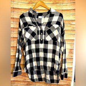 Old navy boyfriend to next size M black and white plaid